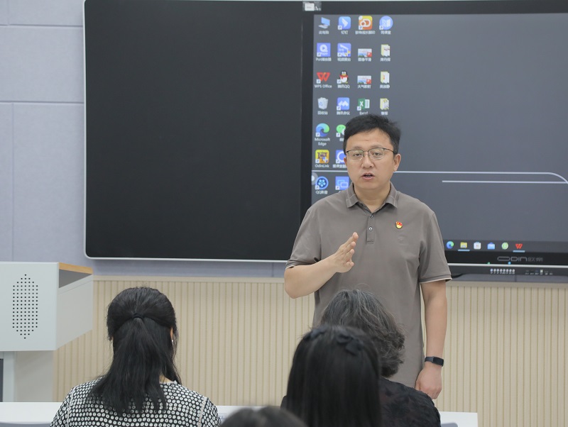 褚颜魁致辞.JPG 褚颜魁致辞.JPG